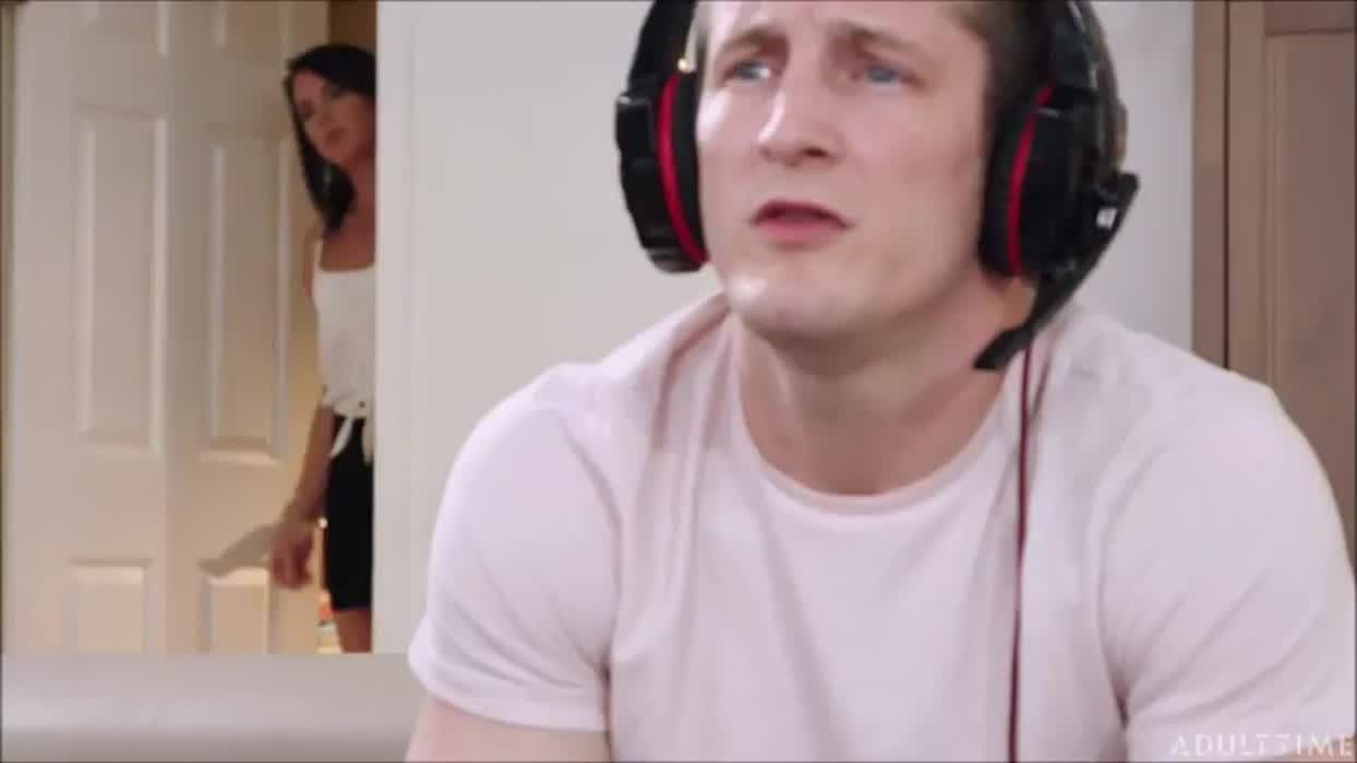 Her sexy eyes are hypnosis - Stepmom | Stepson