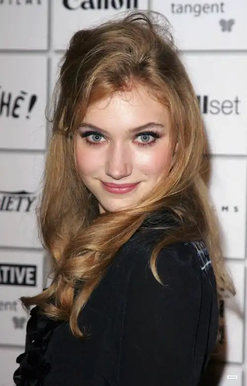 Black Outfit + Eye Shadow