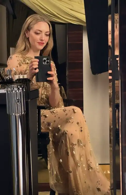 Amanda taking a selfie