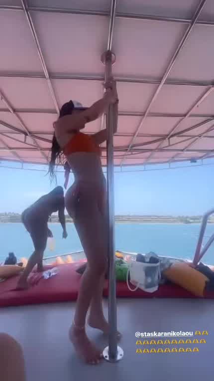 Hot pole dance 😍😍😍