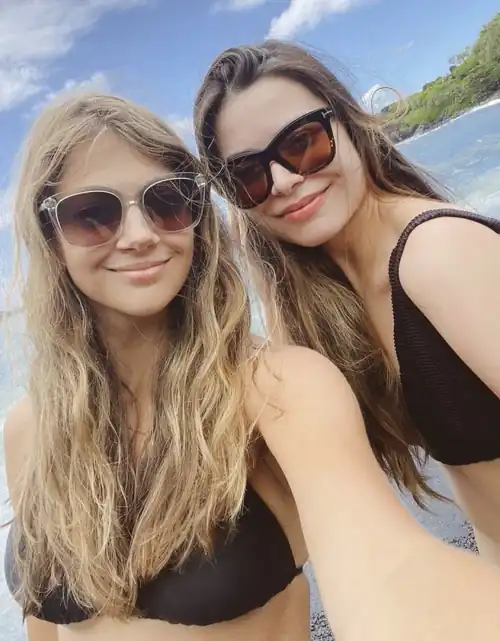 Miranda Cosgrove & Mia Serafino
