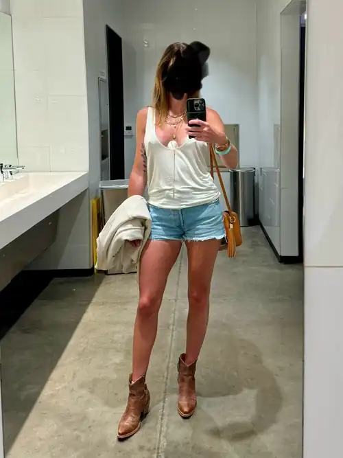 Concert selfie to my husband while on a date