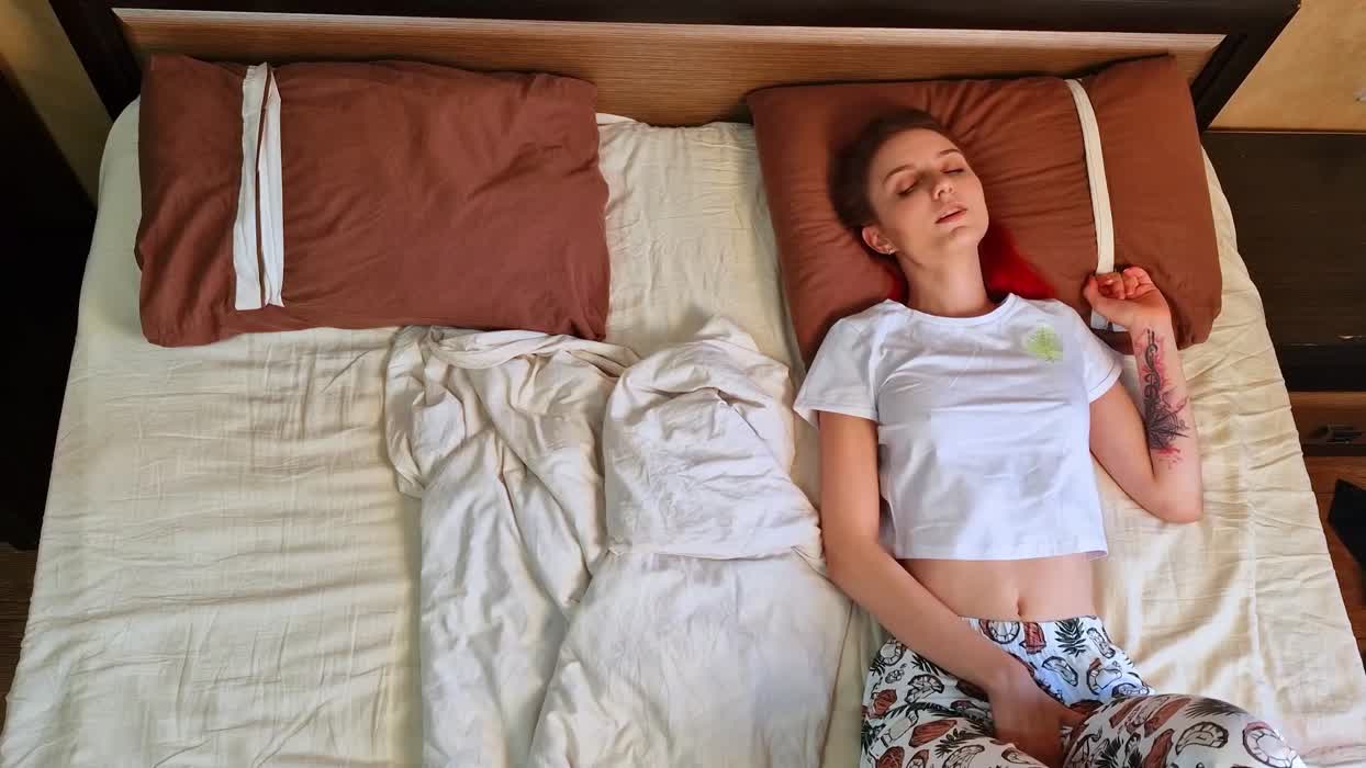 Good wife let her husband go to work with empty balls