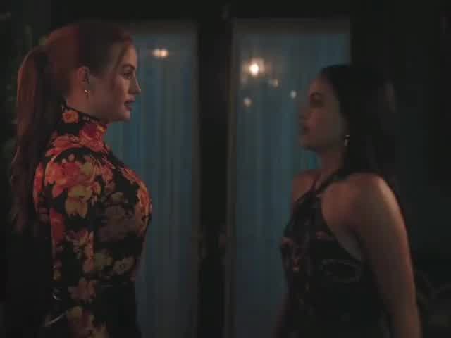 Anyone lose it over this?? Veronica kisses sooo many girls.. lol