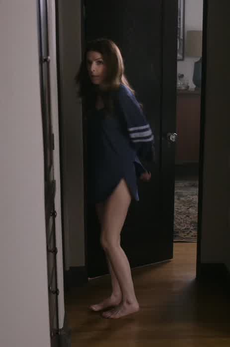 Barefoot in "Dummy" S01E02