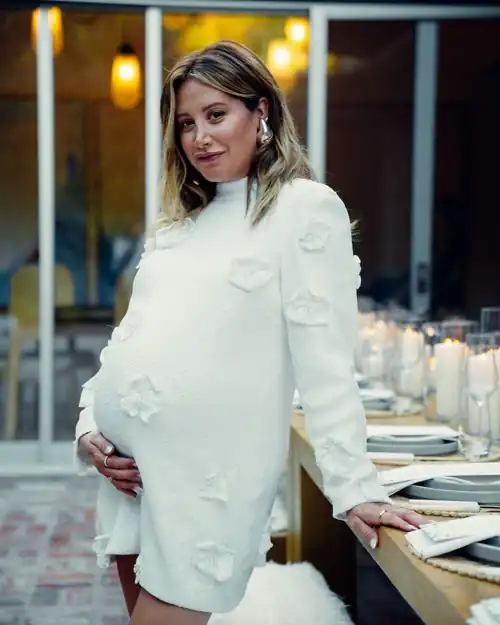 Ashley Tisdale pregnant
