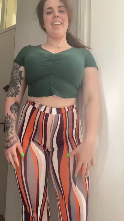 Into guys who like thick booty