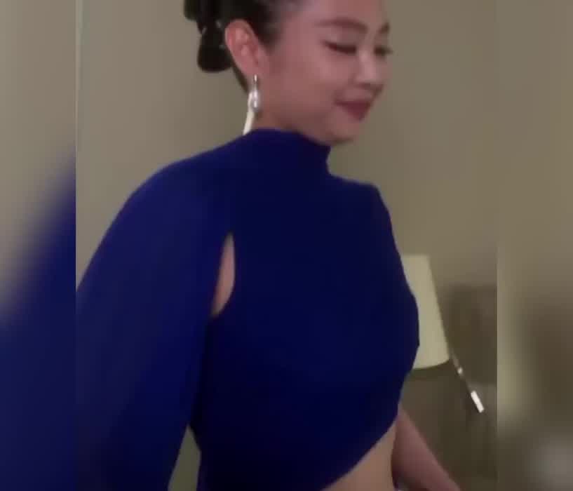 Jennie's insane body 😋