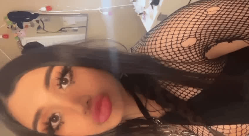 Say hi if you'd accept dick pics from a trans girl