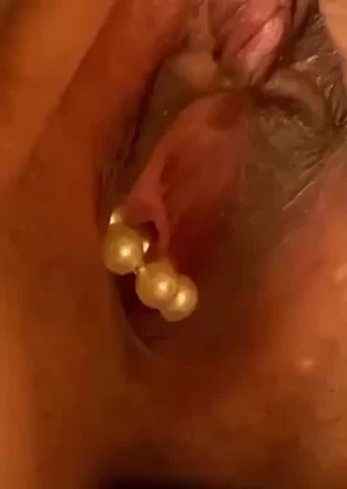 I love playing with my pearls