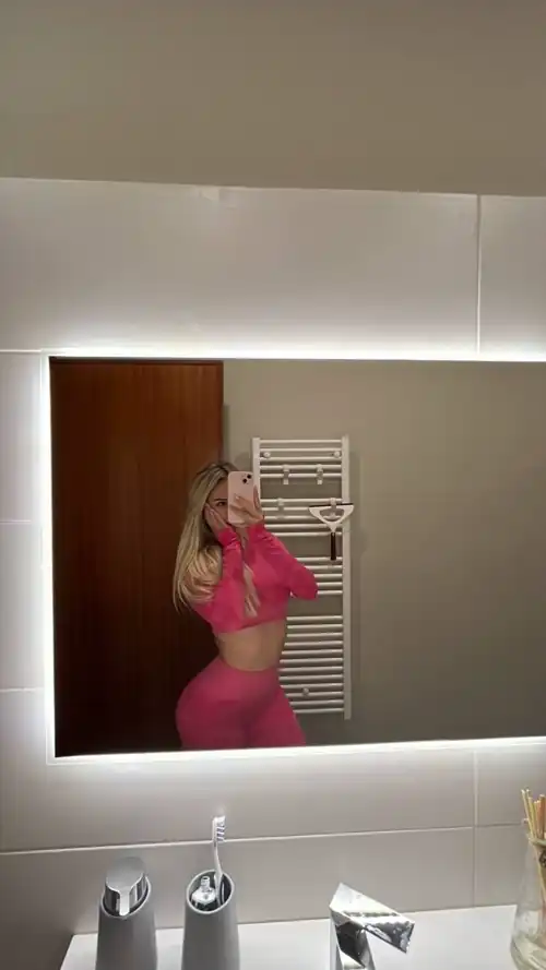 I'm sexy but not that nude