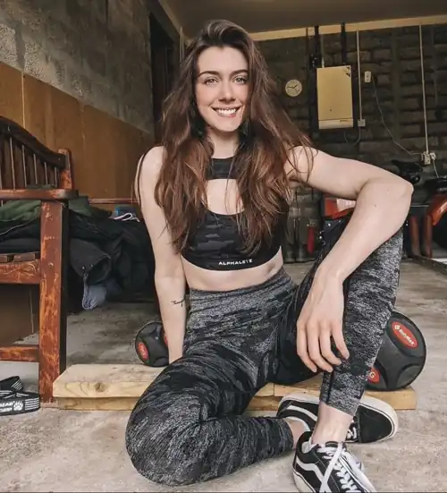 I’ve been told I give off “top energy” after my workouts ❤️ 🧡 💛 💚 💙 💜
