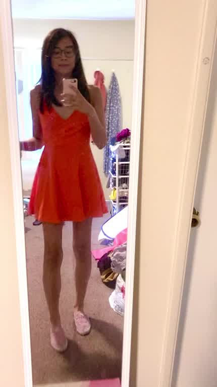 I love my new orange dress so much 😭🧡🍊