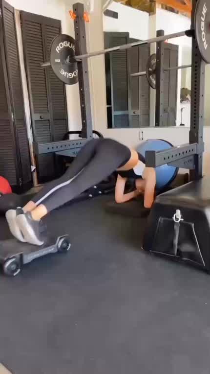 I love this video 🍑