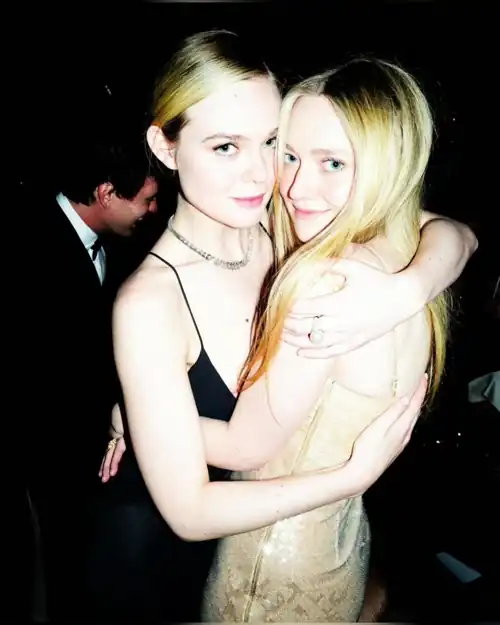 Elle Fanning & Dakota Fanning 