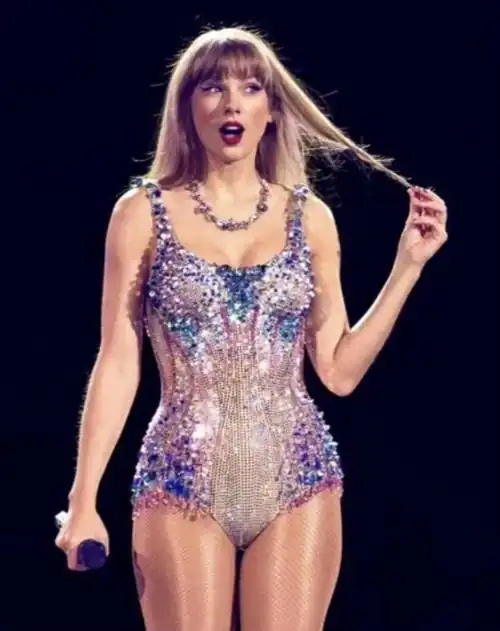 Taylor has all of us mindless and under her spell. So fucking hot!!