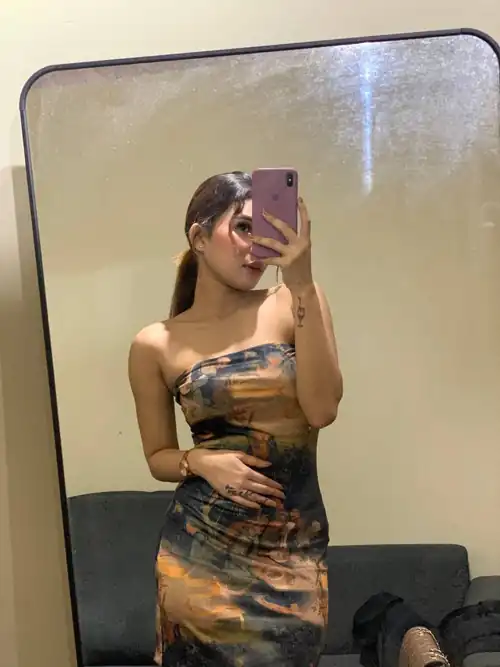Flirting with my own reflection and loving it😉