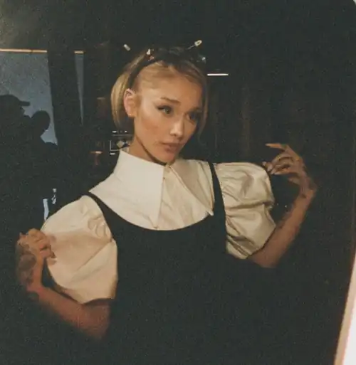 New Ariana pic from her next MV posted today 5/17/24
