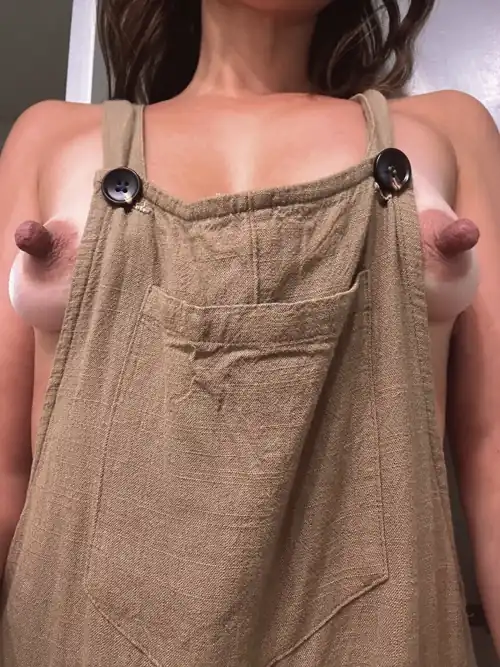 The best way to wear overalls 