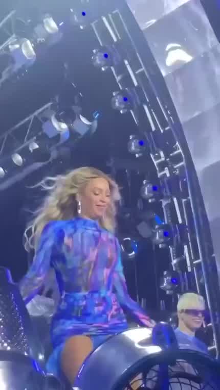 Beyoncé bouncing