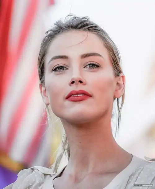 Absolutely incredible how gorgeous this Goddess is 😍😍😍