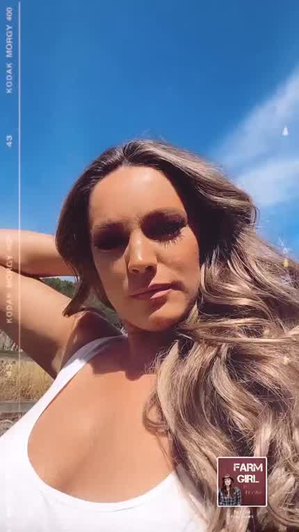 Busty Kelly