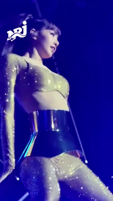Lisa - (Flash Warning⚠️)
