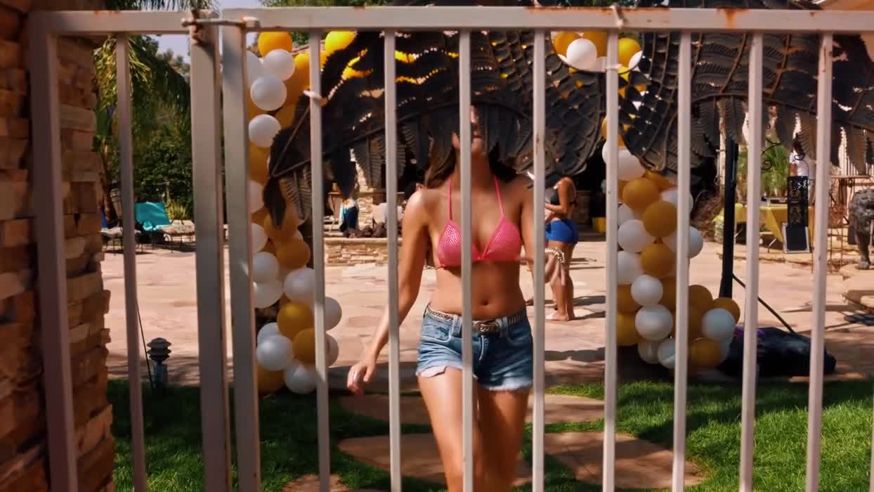 Laura Marano