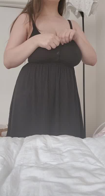 Pleased to show off my huge tits and curvy hips