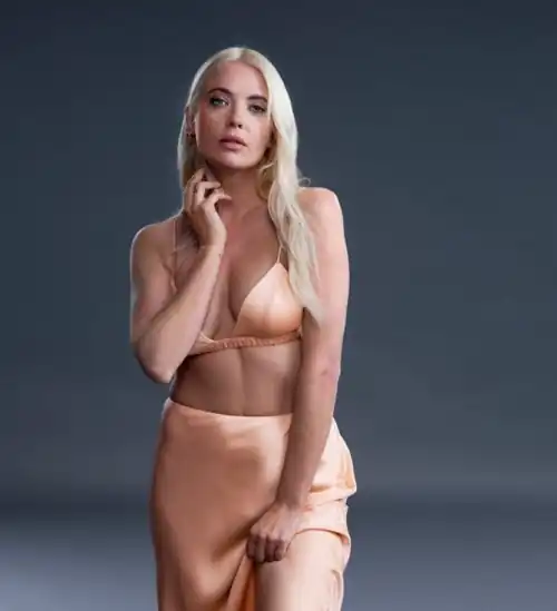 Posing in a bra IG 5/7/2024