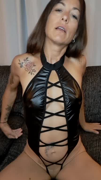 Violet Naughty (@violetnaughtyy) [OnlyFans]