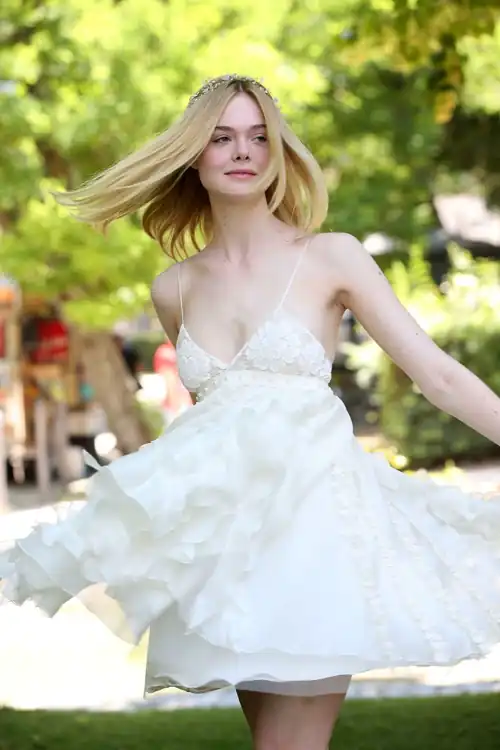 Stunning and showing her pits