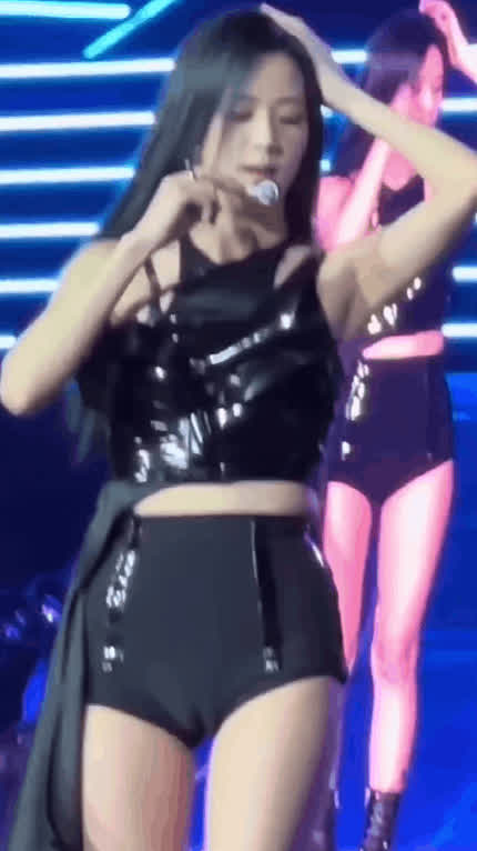Jisoo Armpit and.... 😛