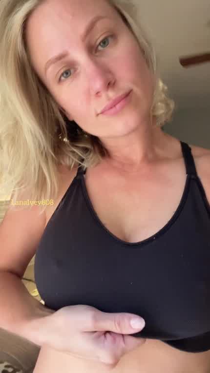 titties and a kiss to make your day better