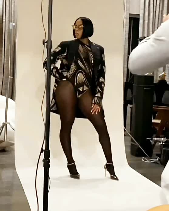 Nobody but Beyonce is allowed here but I couldn't resist posting this clip of Kelly Rowland 