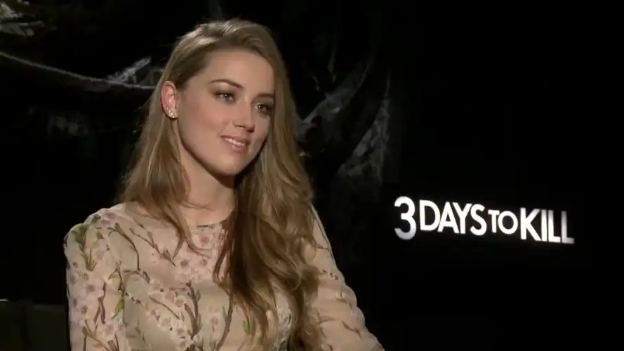 I love her looks and her style in this press junket