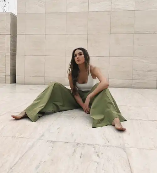 Jessica Alba says after you finish licking her feet she has dessert 🍰 for you.
