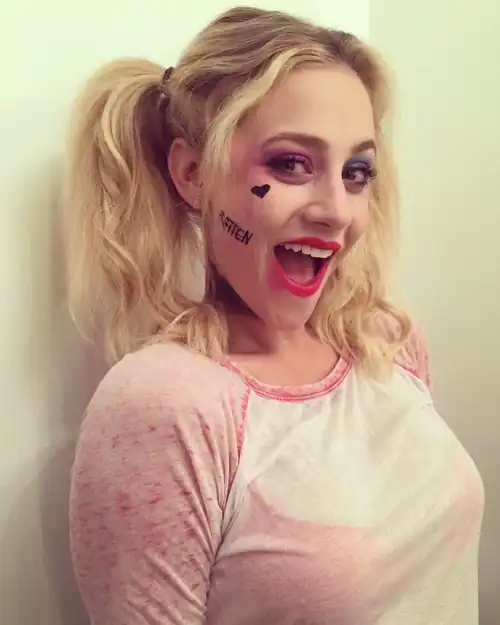 Lili as Harley Quinn in 2016.