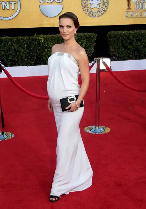 Natalie portman, bun in the oven