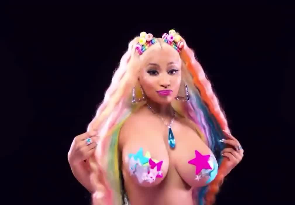 Haven’t posted in a while. So here’s a GIF I made for ya’ll 😍