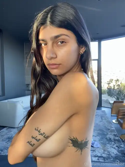 Side Boob