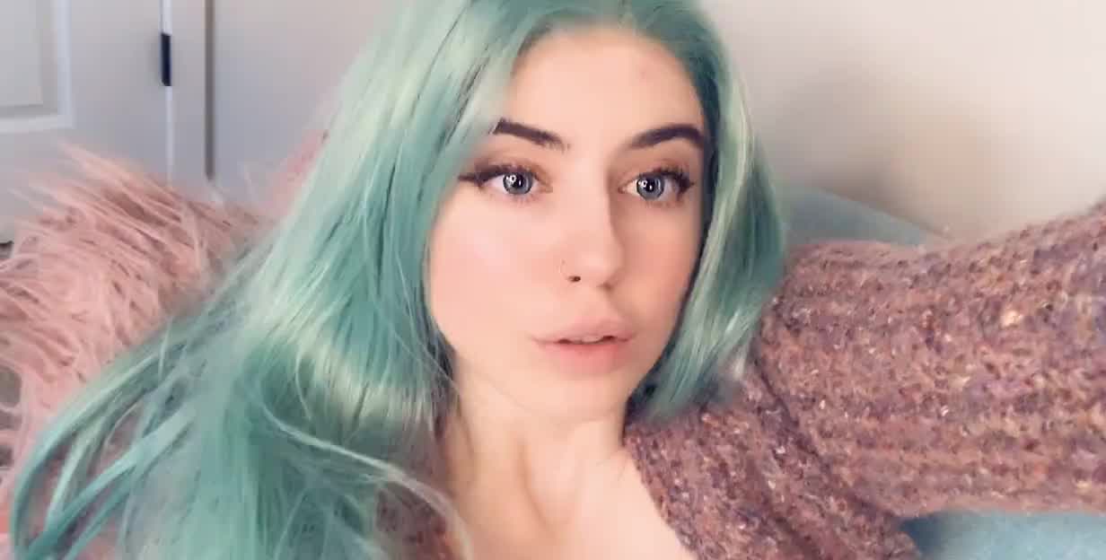 You guys liked the first video of me jilling, so here's another! Hoping to create some boners tonight ✨