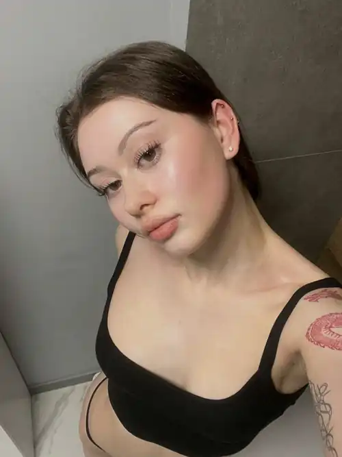 is every 18 years old goth girl's dream to get married lol?