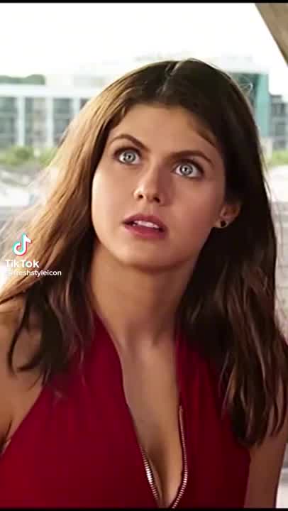 Alexandra daddario 