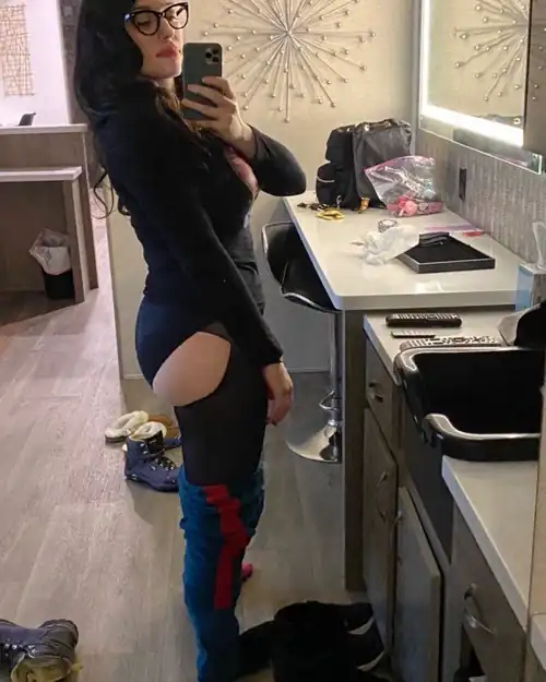 Kat taking a selfie