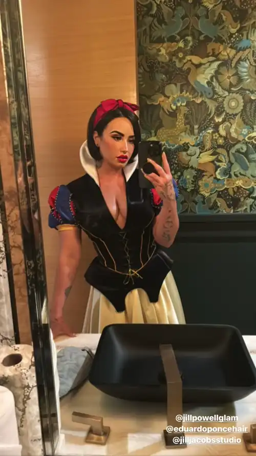 This cleavage is incredible