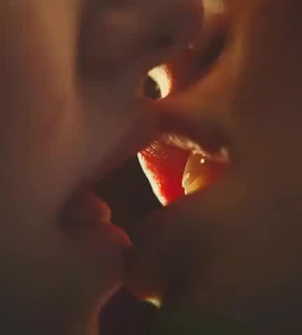 Kissing Amanda Seyfried in 'Jennifer's Body' (2009)