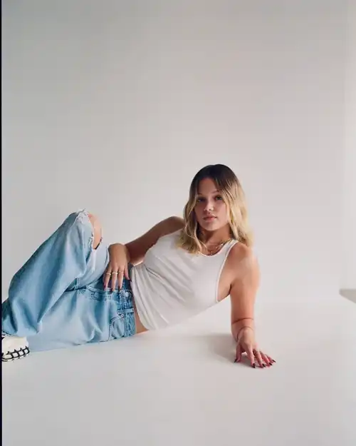Olivia Holt 