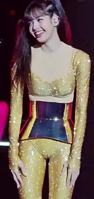 Lisa camel toe