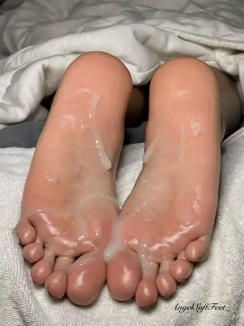 Edging for a week made him drench my feet!🫢 